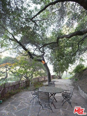 10416 Corfu Ln, Los Angeles, CA 90077