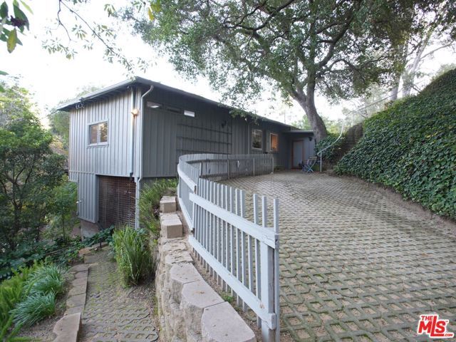 10416 Corfu Ln, Los Angeles, CA 90077