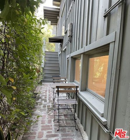 10416 Corfu Ln, Los Angeles, CA 90077