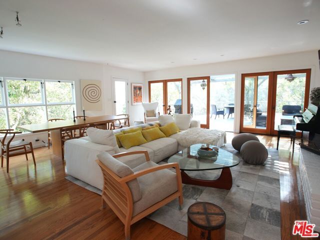 10416 Corfu Ln, Los Angeles, CA 90077