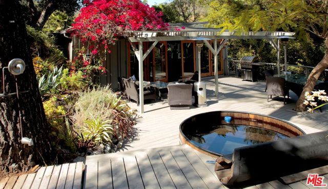 10416 Corfu Ln, Los Angeles, CA 90077