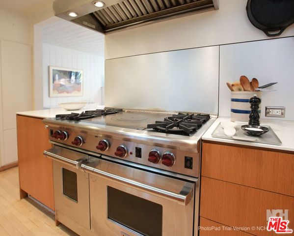10416 Corfu Ln, Los Angeles, CA 90077