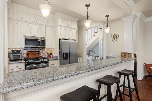 1724 Avenue L, Galveston, TX 77550