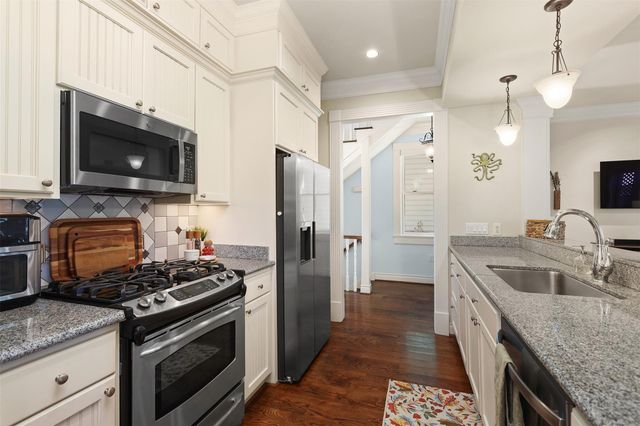 1724 Avenue L, Galveston, TX 77550