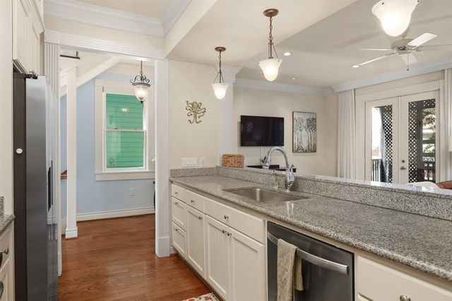 1724 Avenue L, Galveston, TX 77550