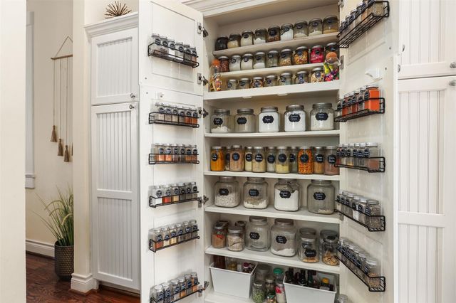 1724 Avenue L, Galveston, TX 77550