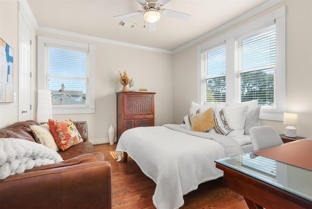 1724 Avenue L, Galveston, TX 77550