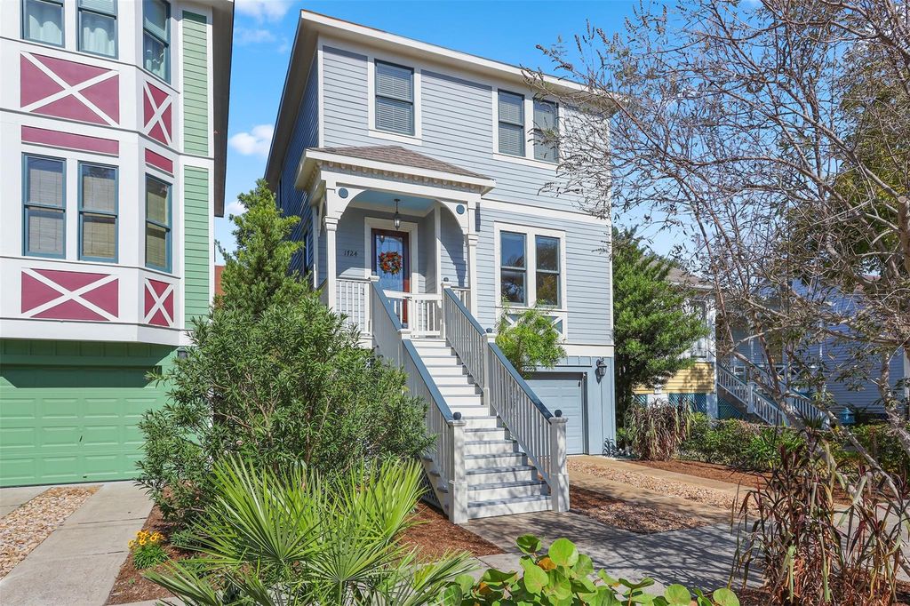 1724 Avenue L, Galveston, TX 77550