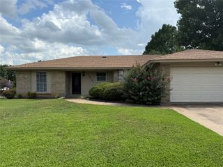 5912 Pleasant Hill Drive, Arlington, TX 76016
