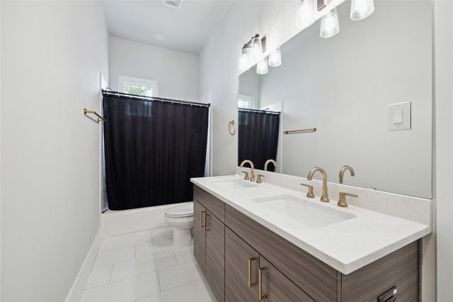 1410 Caywood Lane A, Houston, TX 77055
