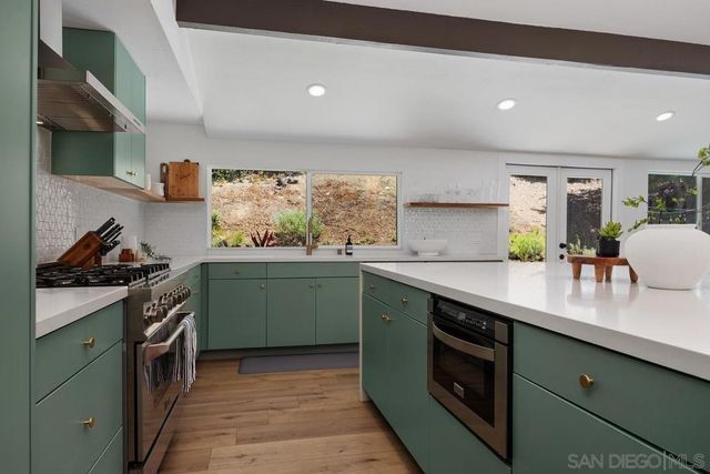 2586 Azure Coast Dr, La Jolla, CA 92037