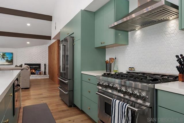 2586 Azure Coast Dr, La Jolla, CA 92037