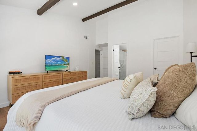 2586 Azure Coast Dr, La Jolla, CA 92037
