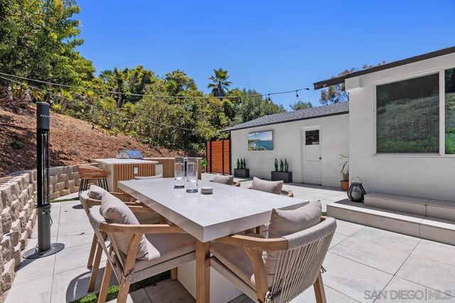 2586 Azure Coast Dr, La Jolla, CA 92037