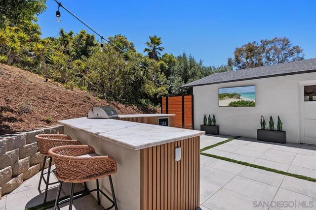 2586 Azure Coast Dr, La Jolla, CA 92037