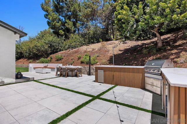 2586 Azure Coast Dr, La Jolla, CA 92037