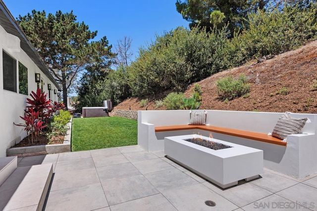 2586 Azure Coast Dr, La Jolla, CA 92037