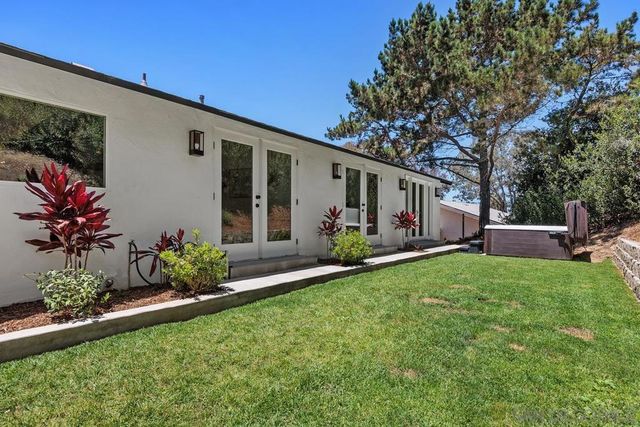 2586 Azure Coast Dr, La Jolla, CA 92037