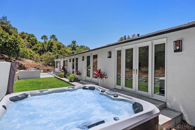 2586 Azure Coast Dr, La Jolla, CA 92037