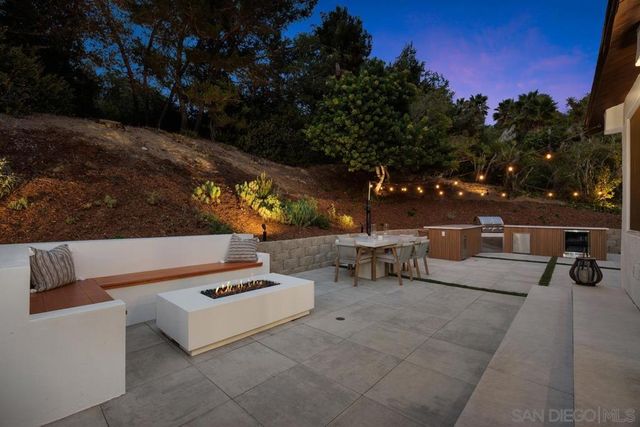 2586 Azure Coast Dr, La Jolla, CA 92037