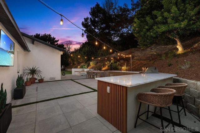 2586 Azure Coast Dr, La Jolla, CA 92037