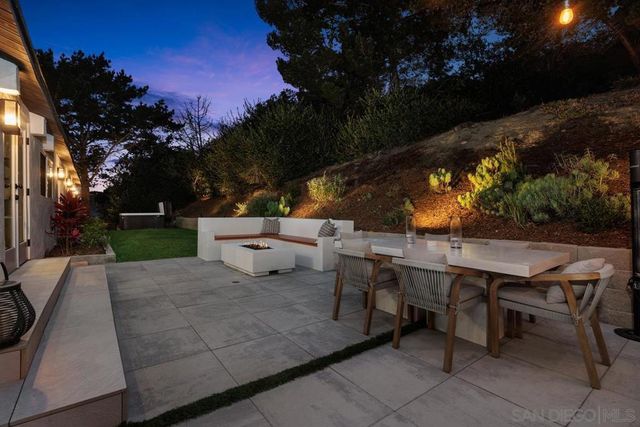 2586 Azure Coast Dr, La Jolla, CA 92037