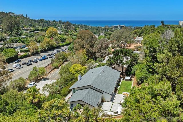 2586 Azure Coast Dr, La Jolla, CA 92037