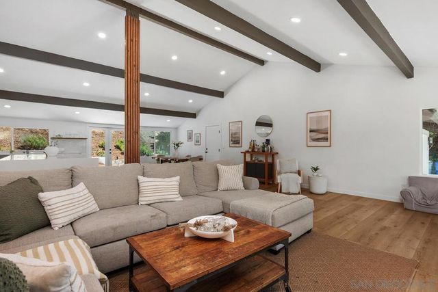 2586 Azure Coast Dr, La Jolla, CA 92037