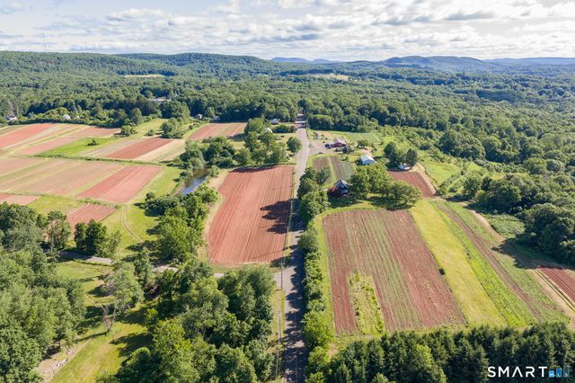 810 Dunbar Hill Road, Hamden, CT 06514