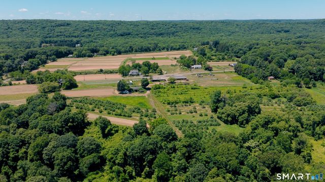 810 Dunbar Hill Road, Hamden, CT 06514