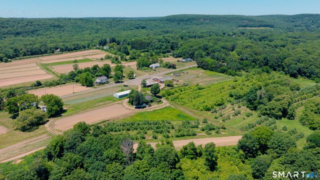 810 Dunbar Hill Road, Hamden, CT 06514