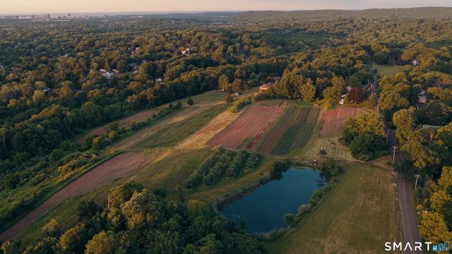 810 Dunbar Hill Road, Hamden, CT 06514