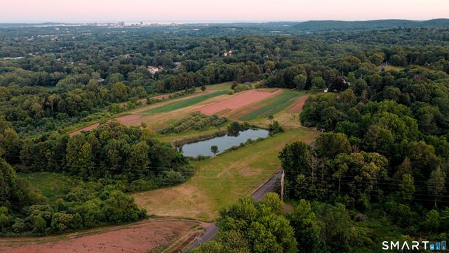 810 Dunbar Hill Road, Hamden, CT 06514
