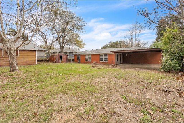 405 East Brown Street, Hearne, TX 77859
