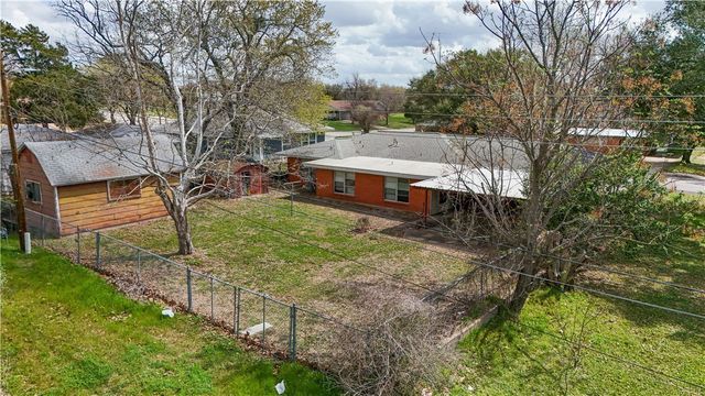 405 East Brown Street, Hearne, TX 77859