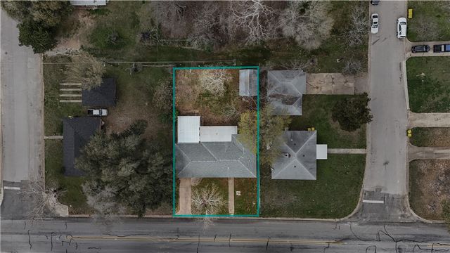 405 East Brown Street, Hearne, TX 77859