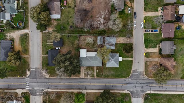 405 East Brown Street, Hearne, TX 77859
