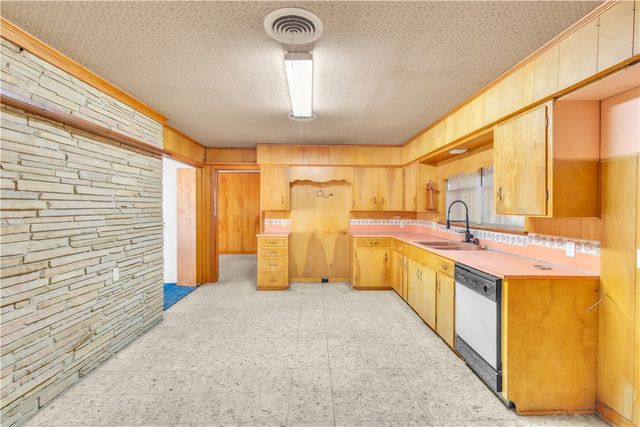 405 East Brown Street, Hearne, TX 77859