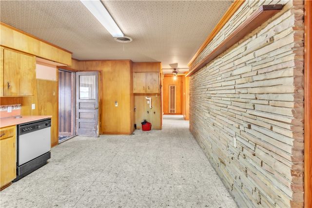 405 East Brown Street, Hearne, TX 77859