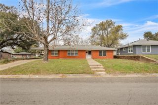 405 East Brown Street, Hearne, TX 77859