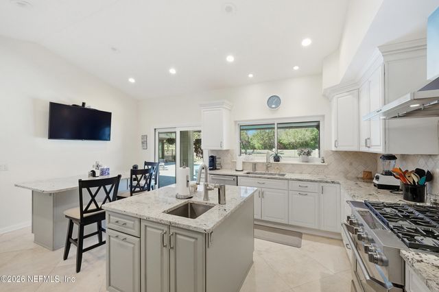 7946 QUAILWOOD Drive, Jacksonville, FL 32256