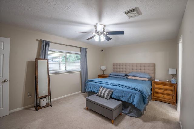 4818 Heritage Plains Drive, Friendswood, TX 77546