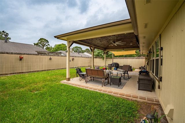 4818 Heritage Plains Drive, Friendswood, TX 77546