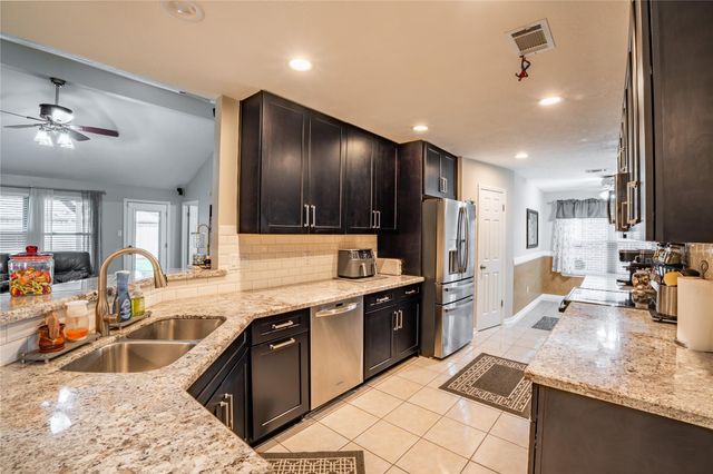 4818 Heritage Plains Drive, Friendswood, TX 77546