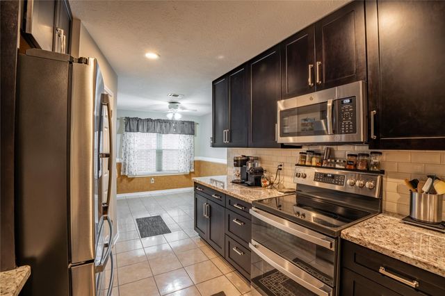 4818 Heritage Plains Drive, Friendswood, TX 77546