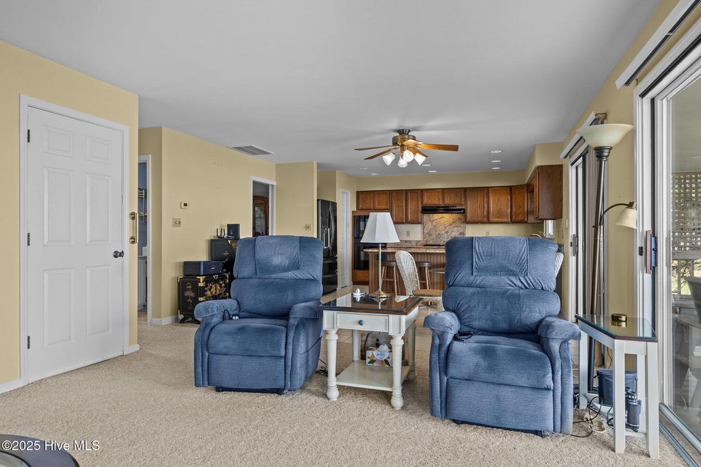 Image 11 of property listing at 5314 Bogue Sound Drive, Emerald Isle, NC 28594