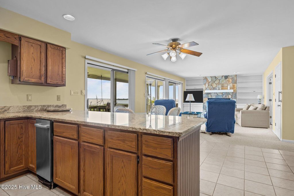 Image 16 of property listing at 5314 Bogue Sound Drive, Emerald Isle, NC 28594