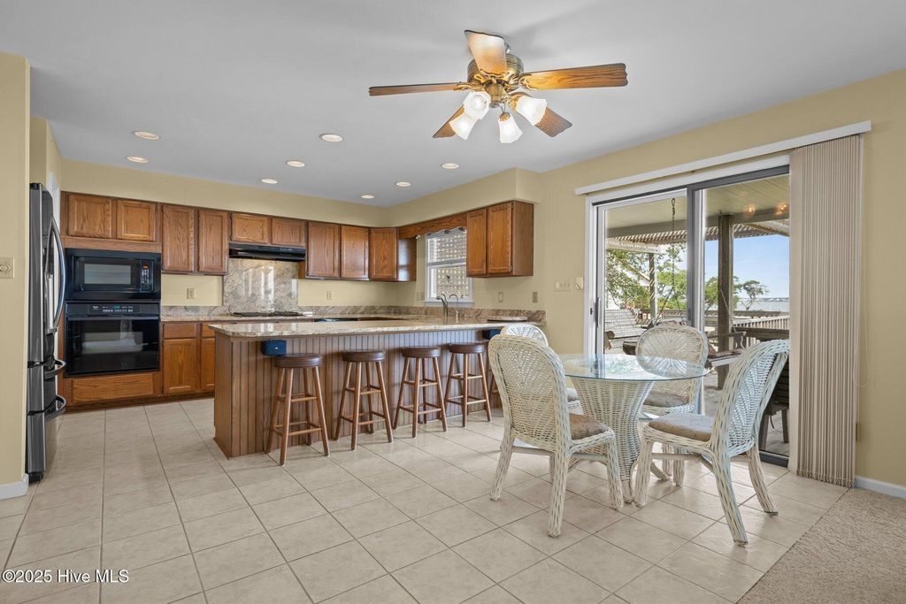 Image 19 of property listing at 5314 Bogue Sound Drive, Emerald Isle, NC 28594