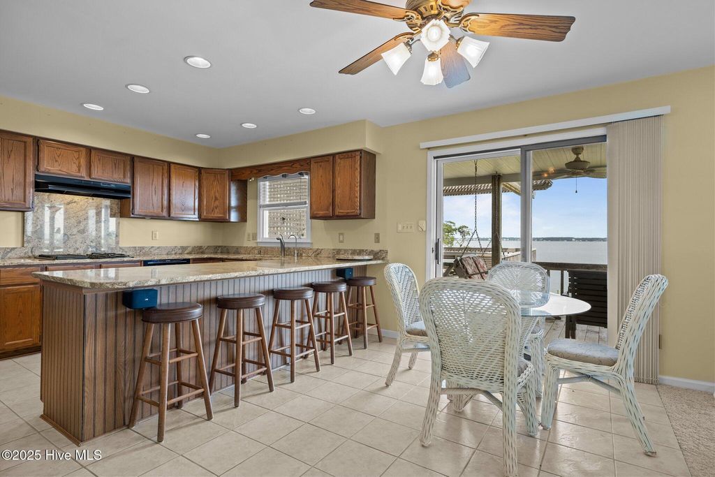 Image 20 of property listing at 5314 Bogue Sound Drive, Emerald Isle, NC 28594