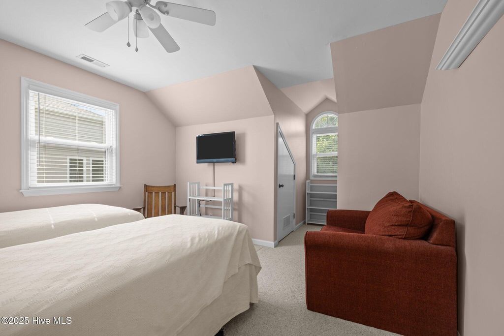 Image 26 of property listing at 5314 Bogue Sound Drive, Emerald Isle, NC 28594